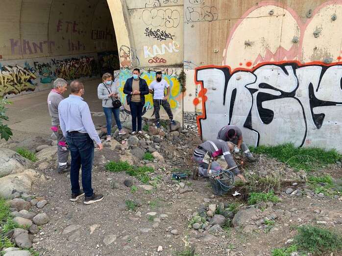 El edil de Urbanismo y vicealcalde de Telde visitó este viernes uno de los puntos en donde se están finalizando ya las labores de instalación / TA